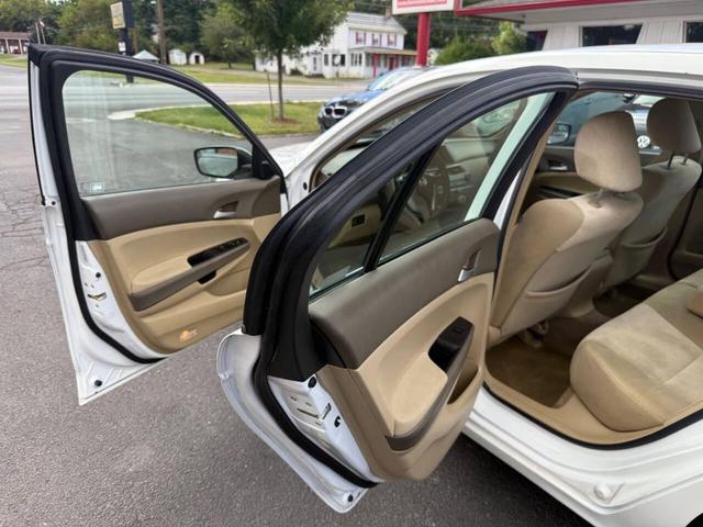 Photo of 2009 Taffeta White Honda Accord