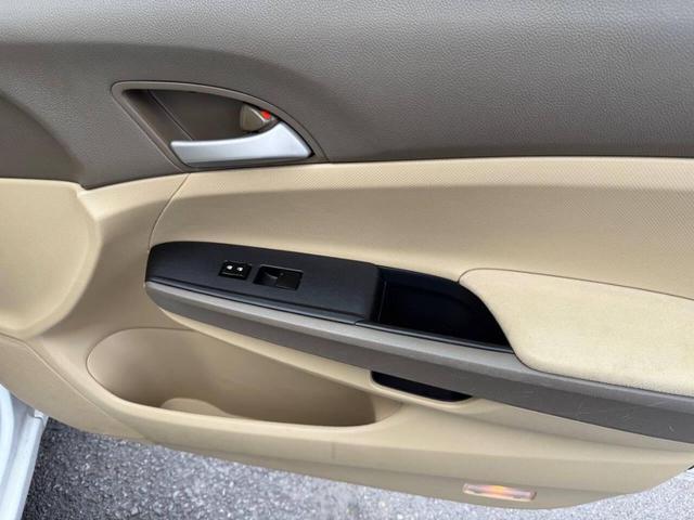 Photo of 2009 Taffeta White Honda Accord