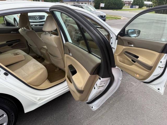 Photo of 2009 Taffeta White Honda Accord