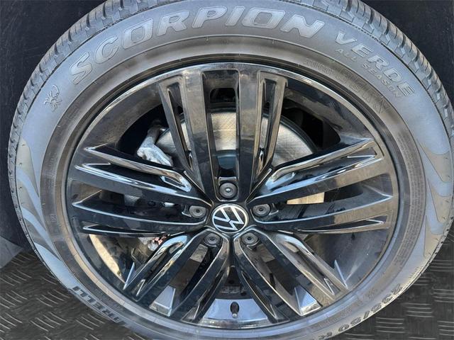 Photo of 2022 Oryx White Pearl Effect Volkswagen Tiguan