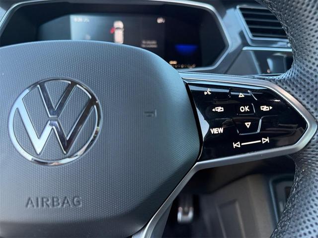 Photo of 2022 Oryx White Pearl Effect Volkswagen Tiguan