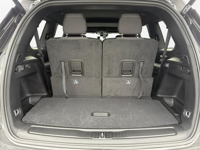 Photo of 2025 Metallic Jeep Grand Cherokee L