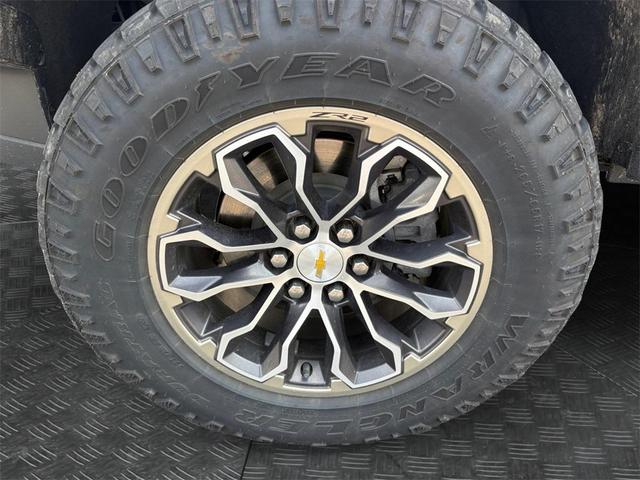 Photo of 2022 Black Chevrolet Colorado