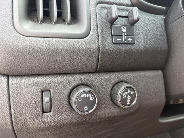 Photo of 2022 Black Chevrolet Colorado