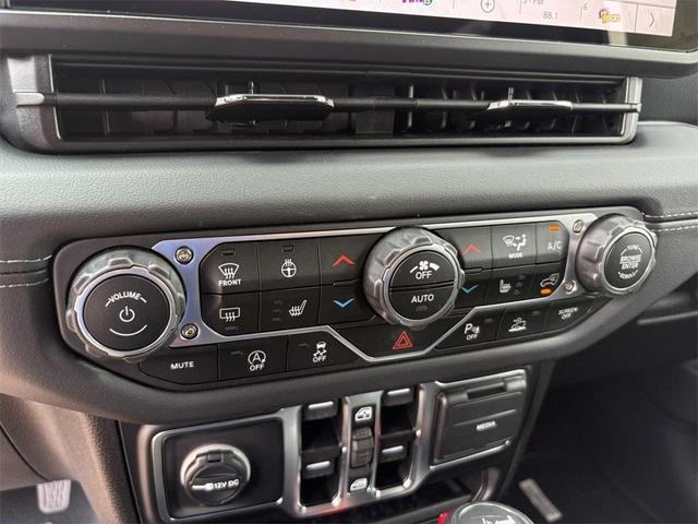 Photo of 2025 Black Clearcoat Jeep Wrangler