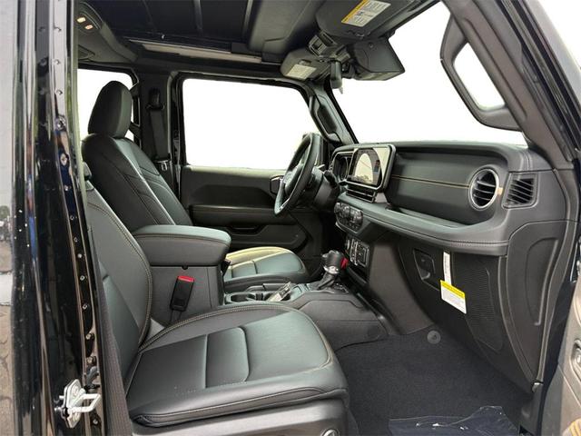 Photo of 2025 Black Clearcoat Jeep Wrangler