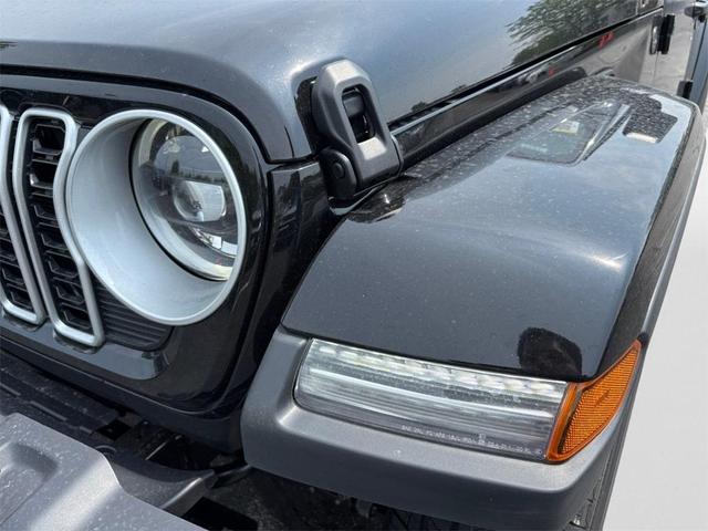 Photo of 2025 Black Clearcoat Jeep Wrangler