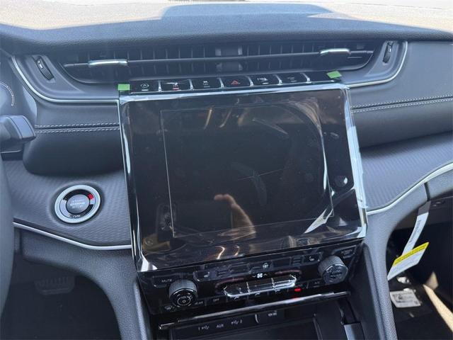Photo of 2025 Bright White Clearcoat Jeep Grand Cherokee