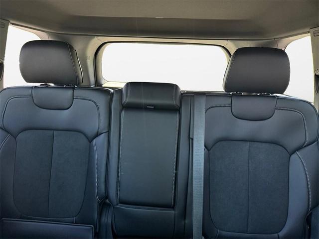 Photo of 2025 Bright White Clearcoat Jeep Grand Cherokee