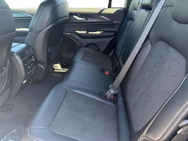 Photo of 2025 Bright White Clearcoat Jeep Grand Cherokee