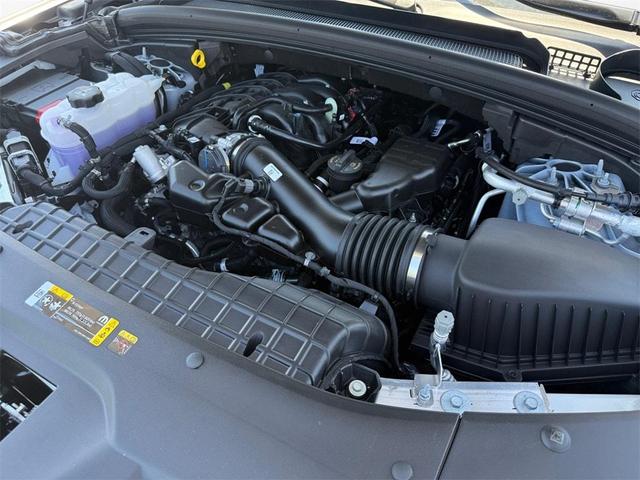 Photo of 2025 Bright White Clearcoat Jeep Grand Cherokee