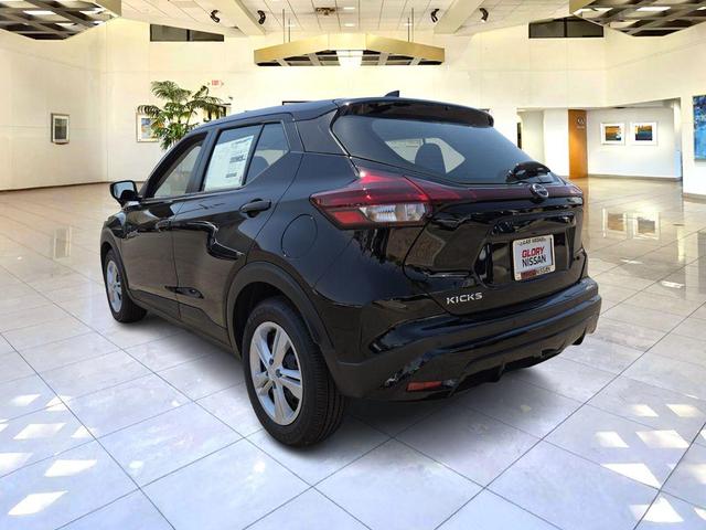 Photo of 2025 Super Black Nissan Kicks