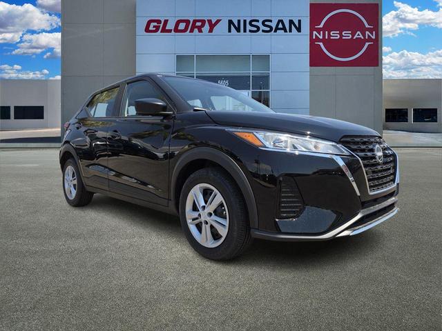 Photo of 2025 Super Black Nissan Kicks