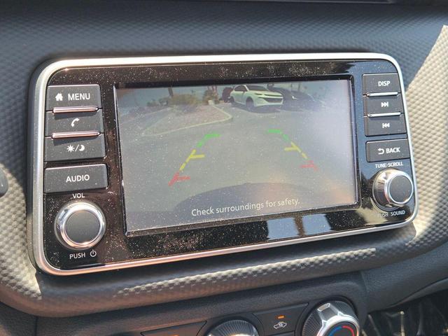 Photo of 2025 Super Black Nissan Kicks