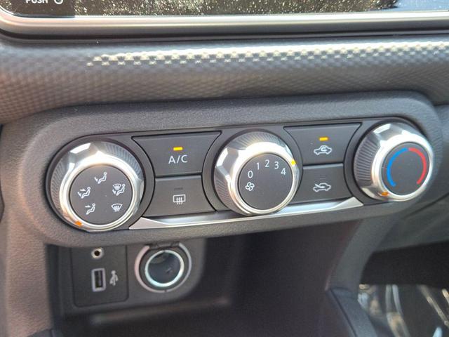 Photo of 2025 Super Black Nissan Kicks