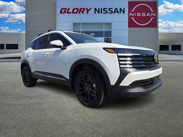 Photo of 2025 Aspen White Tricoat Nissan Kicks