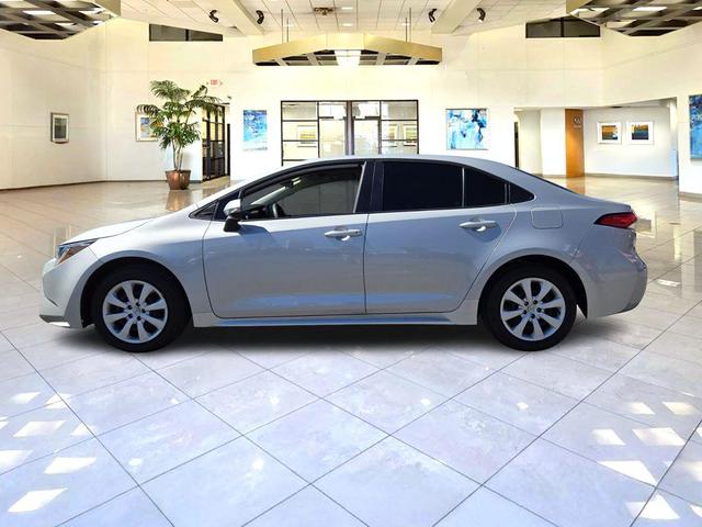 Photo of 2022 Classic Silver Toyota Corolla