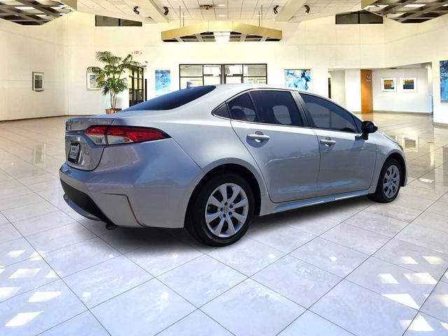 Photo of 2022 Classic Silver Toyota Corolla