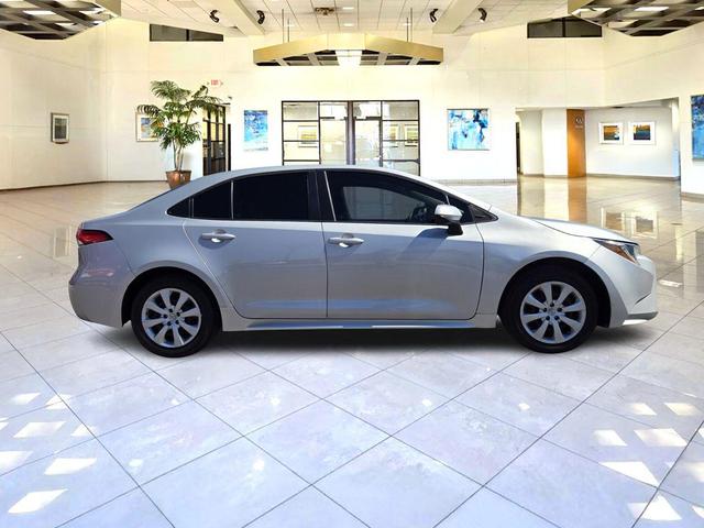 Photo of 2022 Classic Silver Toyota Corolla