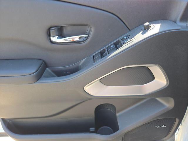 Photo of 2025 Glacier White Nissan Frontier