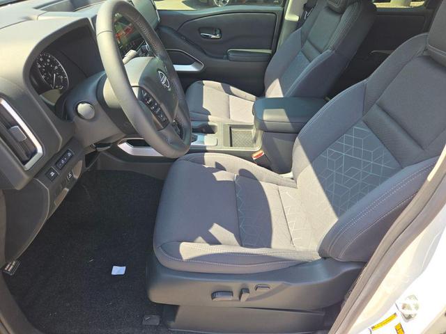 Photo of 2025 Glacier White Nissan Frontier
