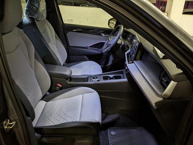 Photo of 2025 Platinum Volkswagen Tiguan