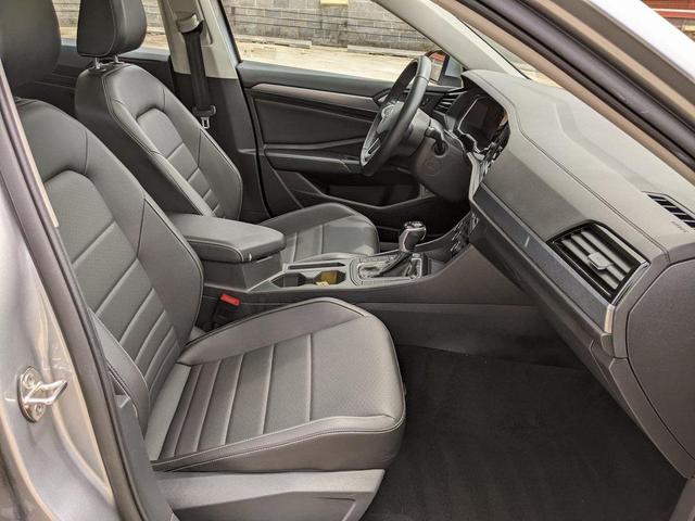 Photo of 2022 Silver Metallic Volkswagen Jetta
