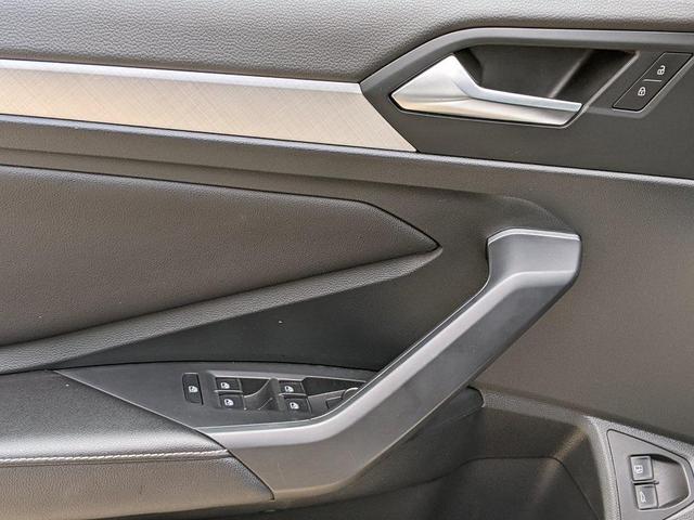 Photo of 2022 Silver Metallic Volkswagen Jetta