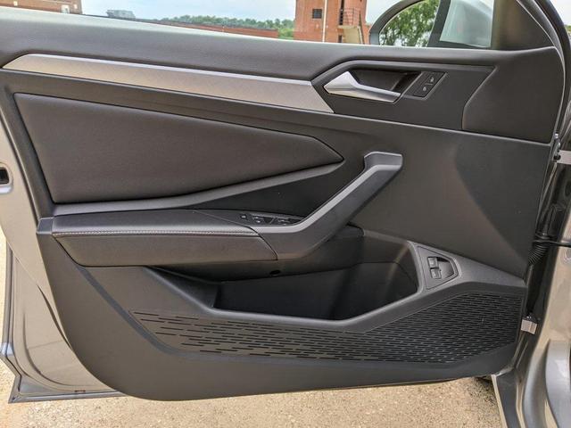 Photo of 2022 Silver Metallic Volkswagen Jetta
