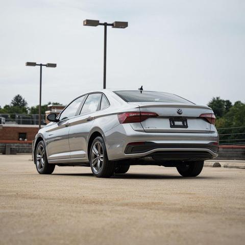 Photo of 2022 Silver Metallic Volkswagen Jetta