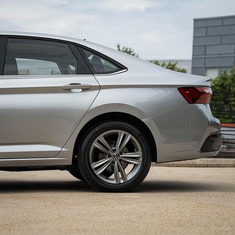 Photo of 2022 Silver Metallic Volkswagen Jetta
