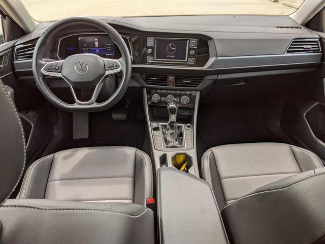 Photo of 2022 Silver Metallic Volkswagen Jetta