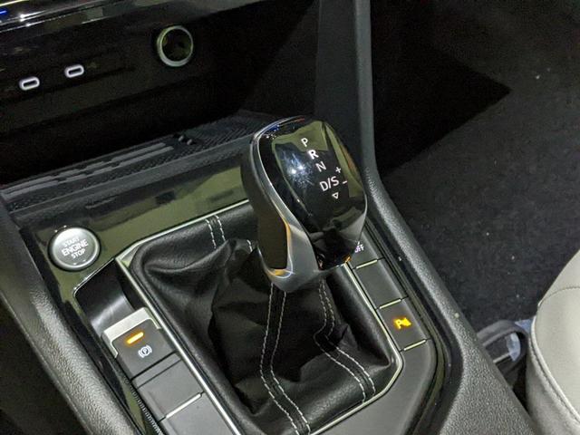 Photo of 2025 Pure White Volkswagen Taos