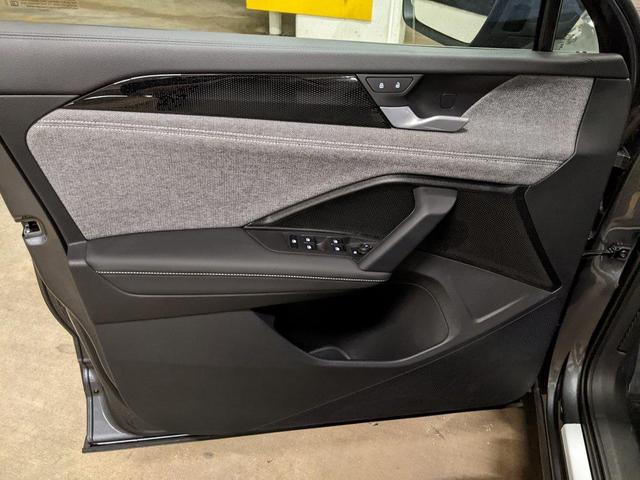 Photo of 2025 Platinum Volkswagen Tiguan