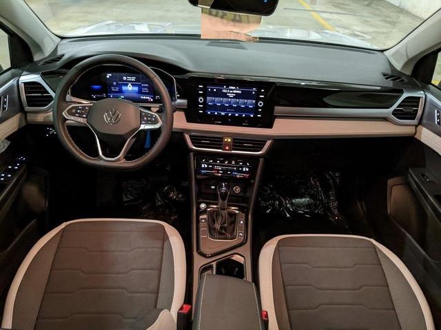 Photo of 2025 Pure White Volkswagen Taos