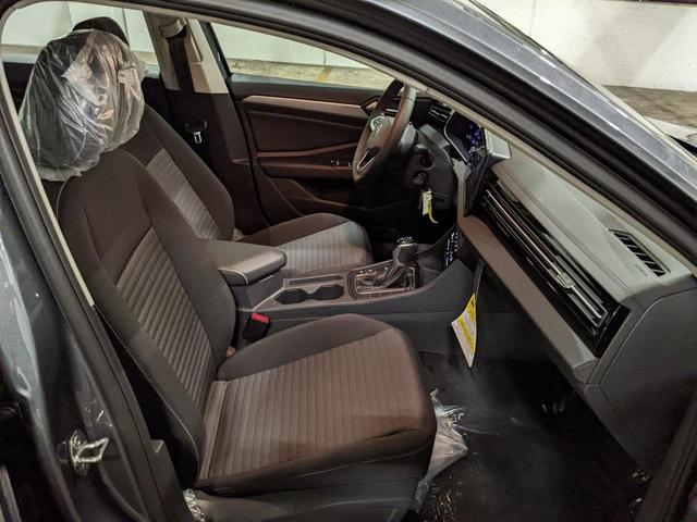 Photo of 2025 Platinum Volkswagen Jetta