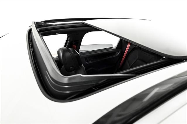 Photo of 2024 Carrara White Metallic Porsche Cayenne