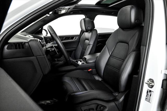 Photo of 2024 Carrara White Metallic Porsche Cayenne