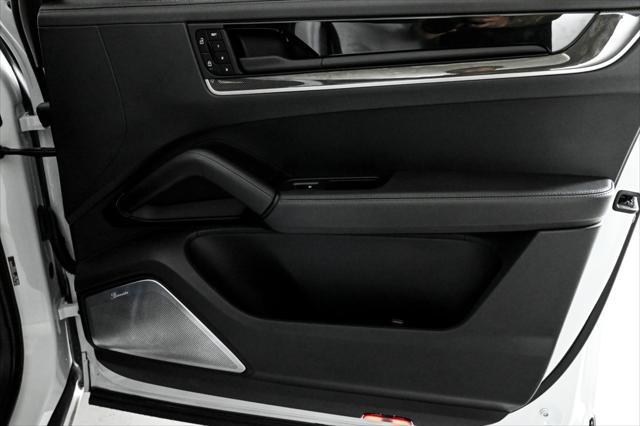Photo of 2024 Carrara White Metallic Porsche Cayenne