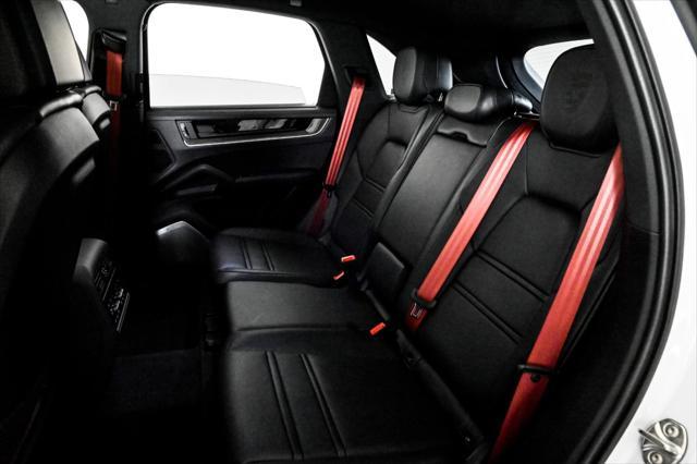 Photo of 2024 Carrara White Metallic Porsche Cayenne
