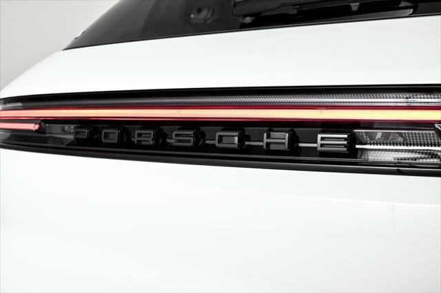 Photo of 2024 Carrara White Metallic Porsche Cayenne