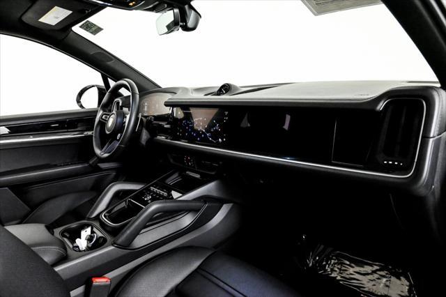 Photo of 2024 Carrara White Metallic Porsche Cayenne