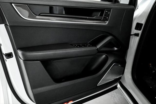 Photo of 2024 Carrara White Metallic Porsche Cayenne