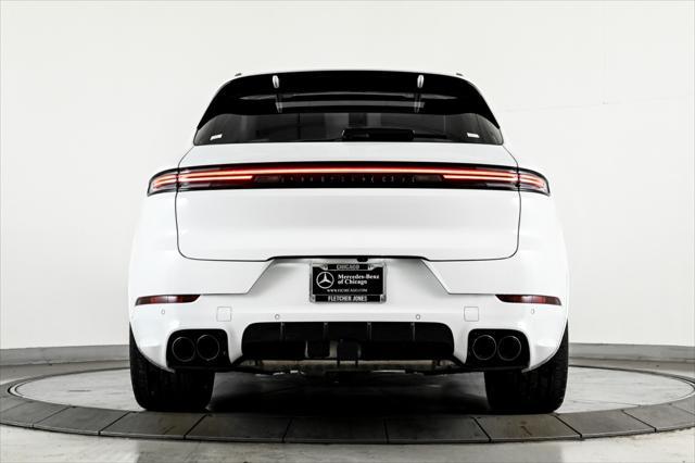Photo of 2024 Carrara White Metallic Porsche Cayenne