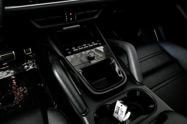 Photo of 2024 Carrara White Metallic Porsche Cayenne