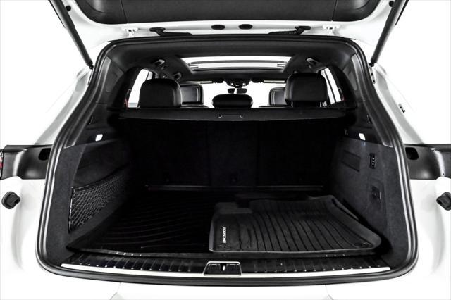 Photo of 2024 Carrara White Metallic Porsche Cayenne