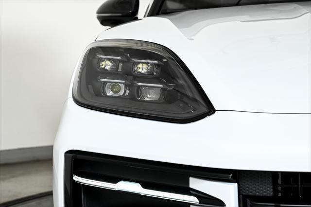 Photo of 2024 Carrara White Metallic Porsche Cayenne