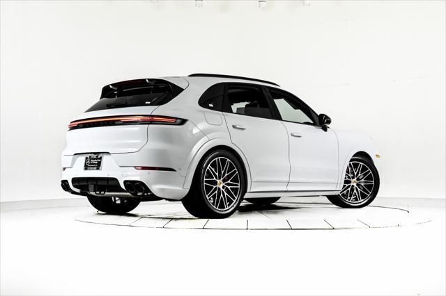 Photo of 2024 Carrara White Metallic Porsche Cayenne