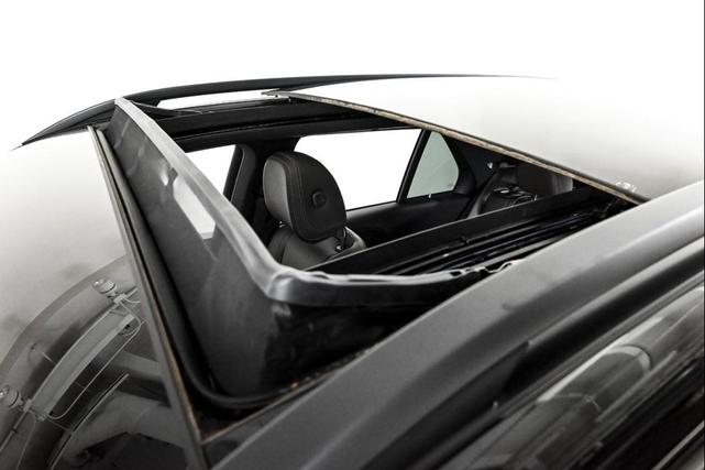 Photo of 2023 Black Mercedes-Benz GLE 450