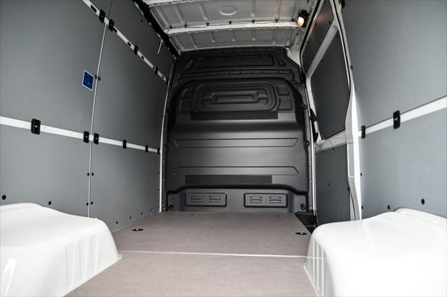 Photo of 2024 Arctic White Mercedes-Benz Sprinter 3500